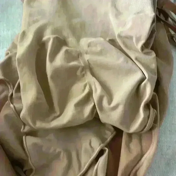 SKIMS Adjustable Straps Seamless Sculpt Compression Brief Bodysuit - Picture 6 of 6